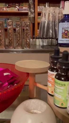 Abundance great people! The Nasal Neti pot is a vessel designed to flush the sinuses and nasal passages from debris and mucus. By thinning the mucus with distilled water or saline solution, the neti pot makes it easier for a person to breathe. This natural remedy can be used to help with a variety of symptoms of nasal congestion including colds/flu, allergies, snoring and dryness. ##holistichealth##beautiful##art##love##menflowers##photography##smallbusiness##motivation##haitian##healthyfood##ha