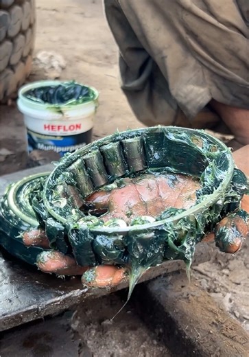 How to Grease Truck Wheels Hub Bearings