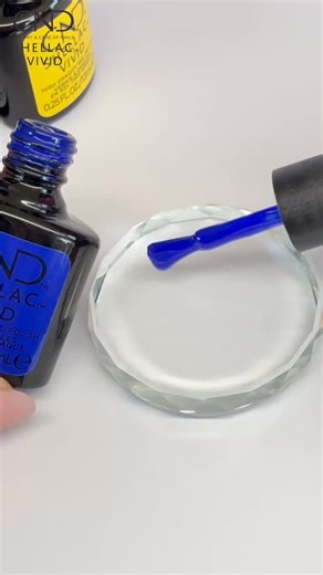 Joanne Dumighan | Educator on Instagram: "🖌️ Art brushes are precision tools—and when working with CND™ SHELLAC™ VIVID’s rich, hyper-pigmented formula, proper brush care is non-negotiable for flawless nail art. 🧼 How to Clean Art Brushes with CND™ Shellac™ VIVID: Use 99% Isopropyl Alcohol (IPA) – it’s effective at removing SHELLAC™ VIVID without damaging the brush hairs. Gently dip or wipe the brush in a pad soaked with IPA between colors or every few nails. Blot gently with a lint-free pad an