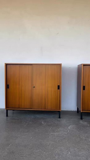 Credenza vintage - prezzo € 220,00 ciascuno - misura cm 100x45x97h - art 223017 ❗️* stato conservazione come da foto ‼️* Per acquistare eo prenotare un articolo contattare il numero 0633616696 ✅ Affidaci il tuo usato! Esponiamo gratuitamente e ricavi fino al 70% ! 👍🏼 ♻️SECONDAMANO🇮🇹 Il Mercatino Dell’ Usato- 🛣Via Tiberina 210 Roma Nord ☎️06 33616696 Whatsapp - 3429212212 ⏰Dal lunedì al sabato 10:00- 13:00 / 15:00 a 19:30 Domenica chiuso!!! secondamanoroma #settimino #vintage #gotico #indust