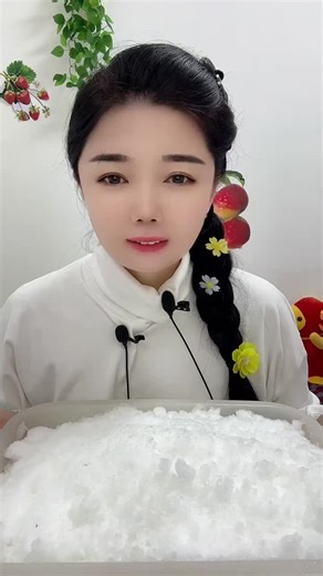 Xue'er - Soft Powdery Shaved Ice From Freezer 2 #iceeatingasmr