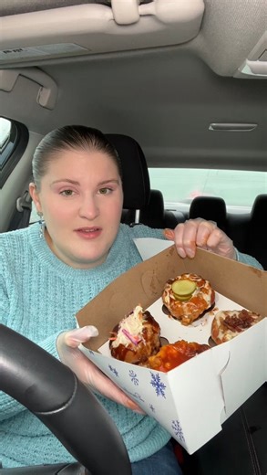 Thank you for 6K🥹 Let’s celebrate the only way that makes sense… a savory cupcake taste test 🧁👏 📍Boston Pizza Cupcakes🧁| Dedham, MA -Part 2! Come back to watch me devour & review the sweet cupcakes! ✨Savory Cupcakes -Buffalo Chicken Mac & Cheese -Honey BBQ -Nashville Hot Chicken -Chicken Ranch . . #cupcakeshop #FoodieVibes #tastetester #southshorema | blondebringscoffee