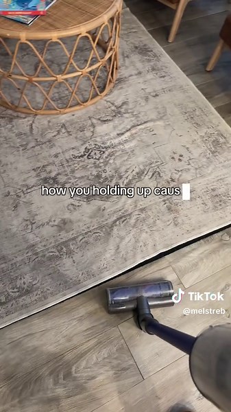 I can’t be the only one with this issue 😭😭 #dyson #dysonvacuum #rug #ruggable