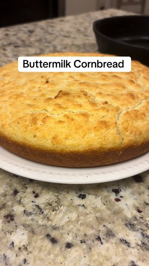 Delicious Homemade Buttermilk Cornbread Recipe