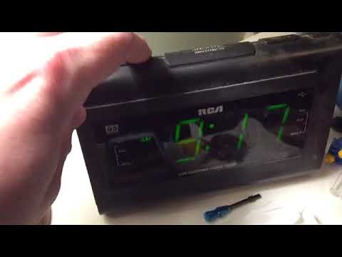 Set RCA USB Charging Clock Radio RC142