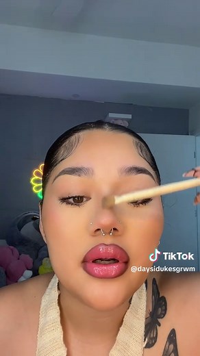 Cute soft glam #grwm @e.l.f. Cosmetics primer Brushes @Morphe Cosmetics Lip liner @MakeUpForEverUSA @makeupbymario