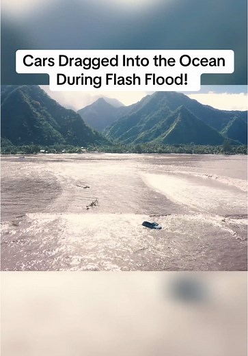 Cars Dragged Into the Ocean During Flash Flood!