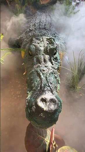 Creepy Alligator animatronic at Rainforest Cafe 🐊