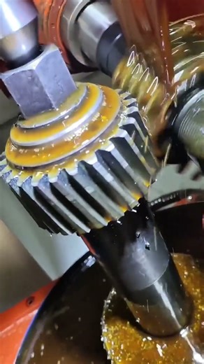 CNC machine to cut gears super precisely!