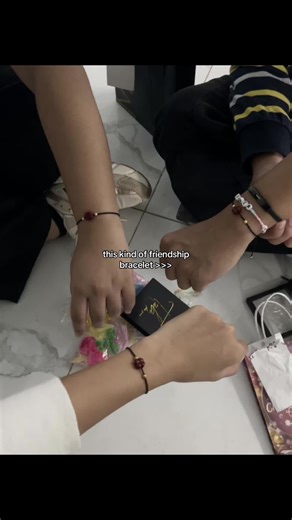 Four Leaf Clover Bracelet: Crafting Friendship Jewelry