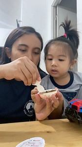 Sobrang kulit ni Gray Gray, nakakaubos ng pasensya 😭 First time namin i-try tong Kinder Joy! 😄 | We The TZN