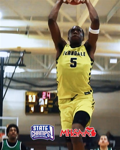 TWO-HAND THROWDOWN BY EDEN VINYARD 🏀🔥 The junior poured in a game-high 30 points as his squad rolled past Saginaw Heritage, 90–65, at the Motor City Roundball Classic. MHSAA | State Champs Michigan