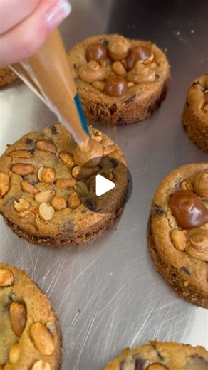 Julien Gayraud on Instagram: "Cette semaine, c’est la fabrication des cookies 🍪 avec toujours plus de gourmandises 🫠 - Pistaches / framboises - Cacahuète / caramel - Fruits rouges - Pécan / gianduja noir - Noisette muscovado / gianduja lait - Spéculos - Tout chocolat - Coco / passion • • • • • • #chocolat #chocolate #pastry #patisserie #food #foodie #foodporn #boulangerie #artisan #artisanat #noisette #pecan #pistache #framboises #albi #foodlover #labo #prod #patissier #patissiere"