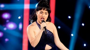 Selena llegó al escenario de "El Retador" de la mano de Dakarina Bellorin