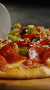 Pizza that’s screamin’ delicious. More toppings. More flavor. | Screamin' Sicilian