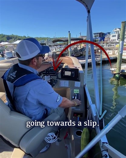 9.1K views · 104 reactions | A quick how-to on docking a pontoon boat PART 1 OF 2 #boating #learntoboat #boatingtips #yourbridgetoboating #BOAT #lakehopatcong #highlandsnj #bridgemarina | Bridge Marina, Inc. | Facebook