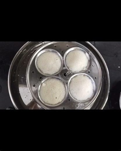 Jhatpat Soft Idli & Tasty Chutney 😋 | 10 Min Breakfast Recipe #Shorts#