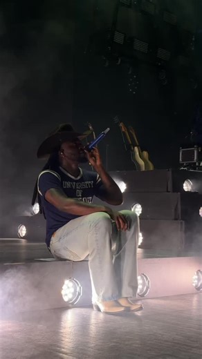 Shaboozey performs Good News in Detroit 🎤 #shaboozey #countrymusic #concert #goodnews #foryou | Everything Shaboozey