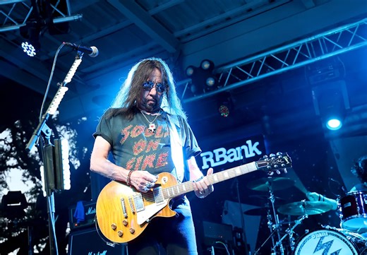 Watch Ace Frehley Play ‘Deuce’ and ‘New York Groove’ During Final Live Show