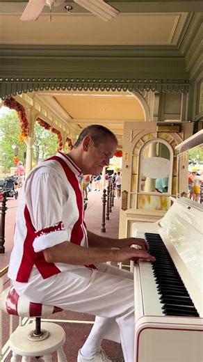 Neal plays a song from Mary Poppins but watch he switches up the speed on the next song. Neal makes it easy to sing #magic #park #memories #fyp ##fypシ Look at the speed on the second song