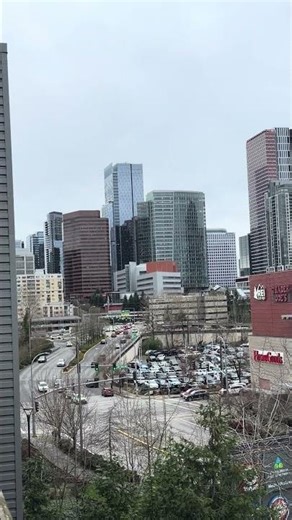 جای قشنگ‌ و دیدنی مرکز شهر بلفیو نمای خیلی عالی و مکان آرام بخش