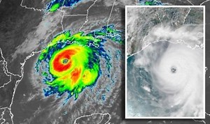 Hurricane Laura: Lightning strikes as storm approaches
