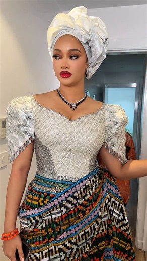 BRIDAL MAKEUP SPECIALIST on Instagram: "Meet our stunning bride @akwa_ugoo 🥰👰‍♀️ She took us back to the beautiful 70s–80s era of Igbo bridal elegance ❤️ Planner- @shamol_experience Bride @akwa_ugoo Groom @shawnfaqua Mua @dumsyglowtouch Gele @eminence_mez Bride BUBU: @jg_bydesign Bridal Stylist: @theperlaco Groom Stylist (Black look): @tpcgrooms Content creator @bankyourmemories Bridesmaids BUBU: @jg_bydesign Dress @akwa_iyanga Groom’s Black look: @tomiwaajayi Bride’s white and dress outfit: @