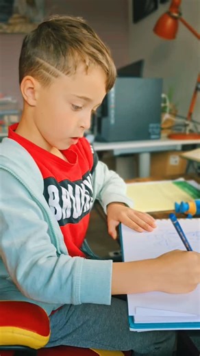 Un cours de dessin privé pour Arthur (7 ans) qui a tout fait tout...