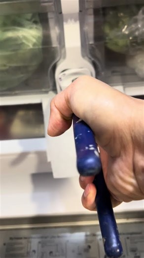 REMOVING WATER FILTER 💪 #shortsfeed #trending #satisfying #waterfilter #samsung #refrigerator #diy