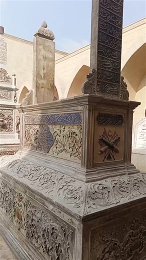 القاهرة 24 أمام مقابر الخالدين التي تجمع رفات عظماء ورموز مصر | Cairo Live - كايرو لايف