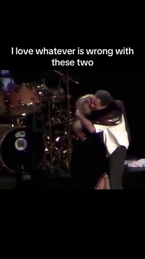 i fully believe something happened during this tour. also i love themmmmm. #stevienicks #lindseybuckingham #fleetwoodmac #tour #fyp @Fleetwood Mac
