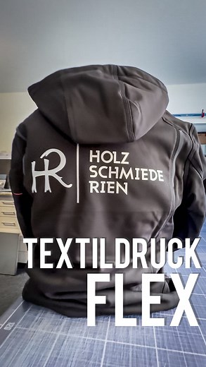 Textildruck mit Flex in einer Minute gezeigt. 🔥 @holzschmiederien | Color and Shade