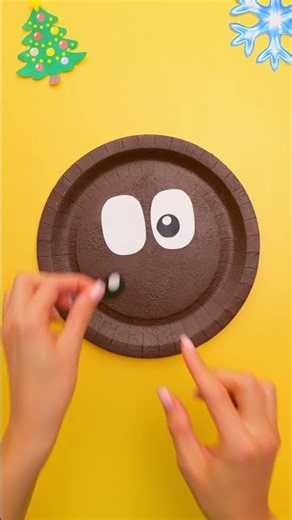 🎄🦌 Rudolph the Reindeer Paper Plate Craft! #shorts #kids