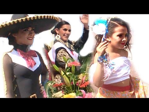 GORGEOUS Mexican GIRLS at MARIACHI Parade