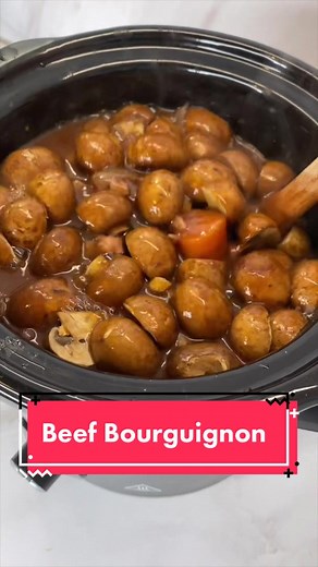 Delicious Slow Cooker Beef Bourguignon Recipe