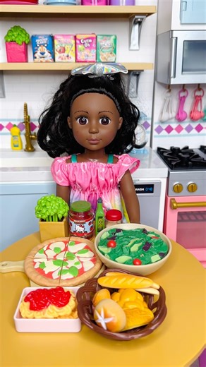 Setting Up Mini Pizza Night #miniaturefoods #dolls