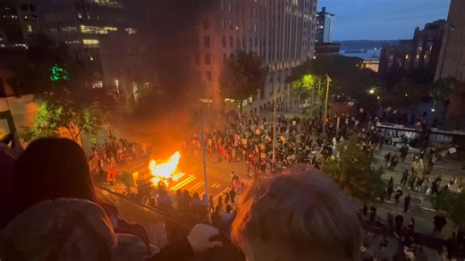 🚨 SEATTLE: Rioters take over streets around Federal Building. Just rolled a dumpster into intersection and lit it on fire. And it’s only 9:30 PT. | Brandi Kruse