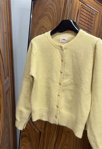 Cái màu ở ngoài nó xinhhh#cardigan #aokhoaclen #xuhuong #ootd