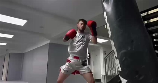 Trying to reach flow state #muaythai #flow #bagwork #athlete #tiktok @mmaldn.e1