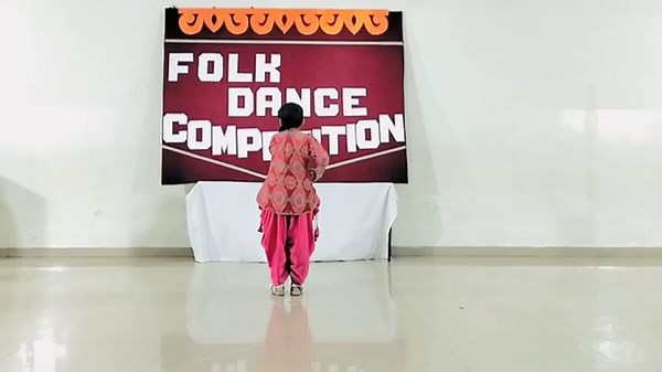 Punjabi Folk Dance By Young Girl | Folk Dance Competition | Hansh Mali Dance Choreography