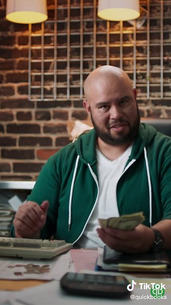 #SmallBizGoals ⚽ QuickBooks helps get you the insights you need to score in business. @chicha14_ #ThinkOte #TeamSmallBiz #SmallBizSuccess #Latinosenusa #Cosasdelatinos