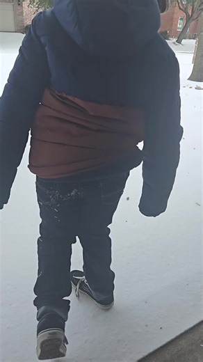 Dream want to go outside and see the snow