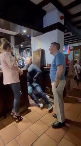 1.9K views · 134K reactions | Sin querer o a propósito? Uds deciden! Buen viernes a todos . . . #friday #bloopers #sinquererqueriendo #bar #afteroffice | Pitu Willis | Facebook