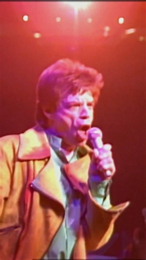 The Rolling Stones sing the powerful song Harlem Shuffle at Tokyo Dome 1990 pt3