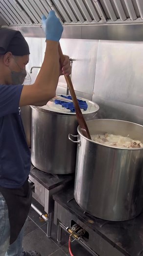 Authentic TONKOTSU Soup Making Process in Malaysia