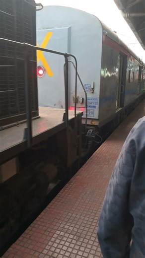 Howrah New Delhi Rajdhani Express arriving Howrah for its schedule Departure #indianrailway