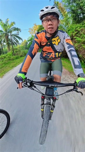 Why Is This Dog Chasing Me 😂​ #mtb #offroad