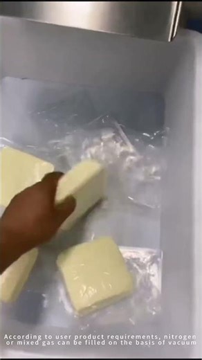 Thermoforming vacuum cheese packaging machine