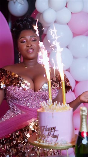 Merci du fond du cœur à tous ceux qui ont partagé ce moment si spécial avec moi, à tous ceux qui ont été présents et à ceux qui m’ont envoyé leurs vœux. Votre amour, vos attentions et vos messages ont illuminé mon anniversaire.🥰🥰🥰 Et à toi, mon chéri d’amour, merci infiniment pour ce cadeau exceptionnel.🙏🏾🙏🏾🙏🏾🙏🏾 Cette voiture, offerte le jour de mon anniversaire, représente bien plus qu’un cadeau : c’est une preuve d’amour, d’attention et de soutien. Tu as fait battre mon cœur encore 