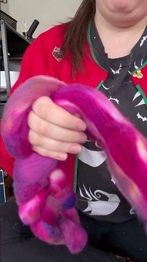 Here’s how to braid your roving or combed top fibre! (It’s basically a chain stitch!) #handdyedyarn